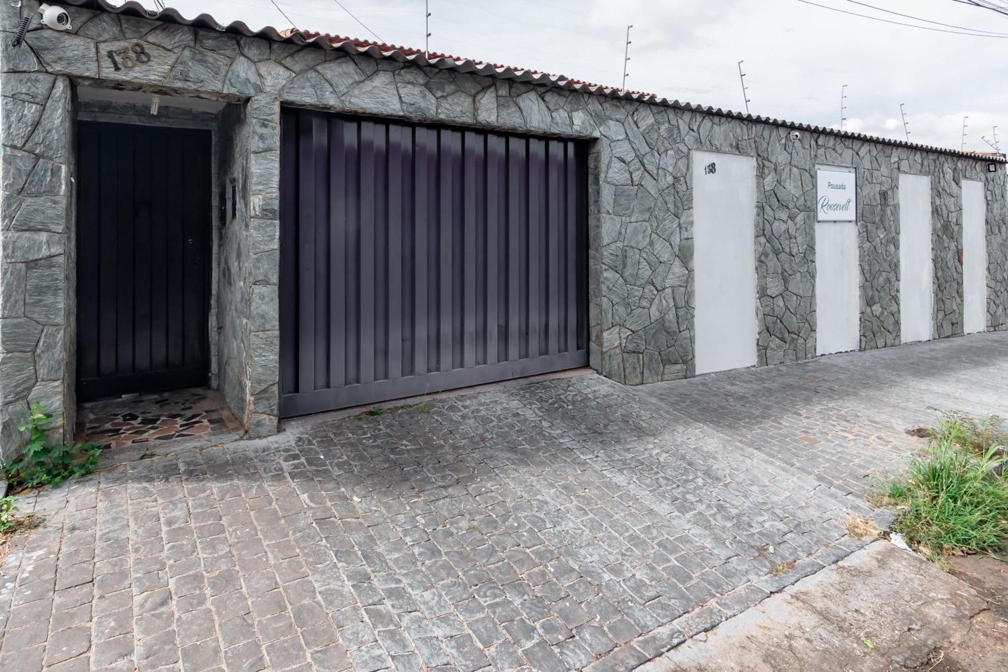 Pousada Roosevelt Quarto 04 - Pousada Central Prox Rodoviaria E Dist Industrial Hotel Uberlândia Exterior foto